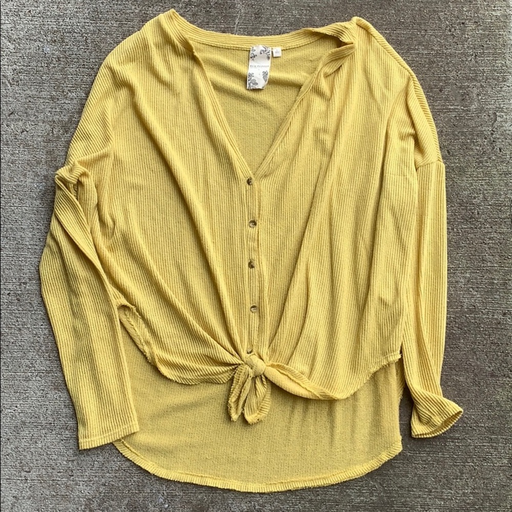NWOT yellow hi-lo, tie-front hi-lo shirt w buttons